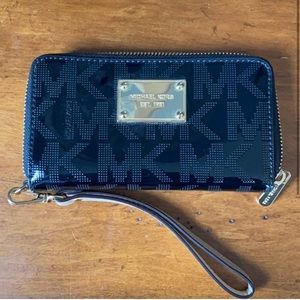 Michael Kors Wrislet - NWOT!